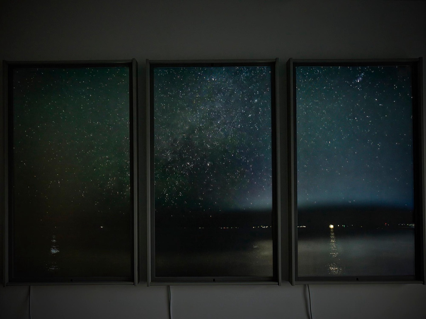 暗い風景も充実、花火もいいけどこの熊野の流星群風景は抜群。風景に連動して暗くなってくれるLEDも気に入ってます