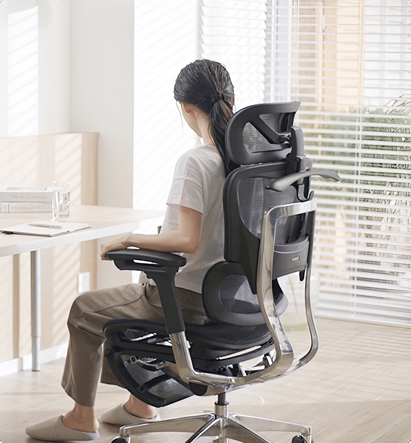 腰とヘッドレストは固定なので、リクライニング時との差が出てしまう