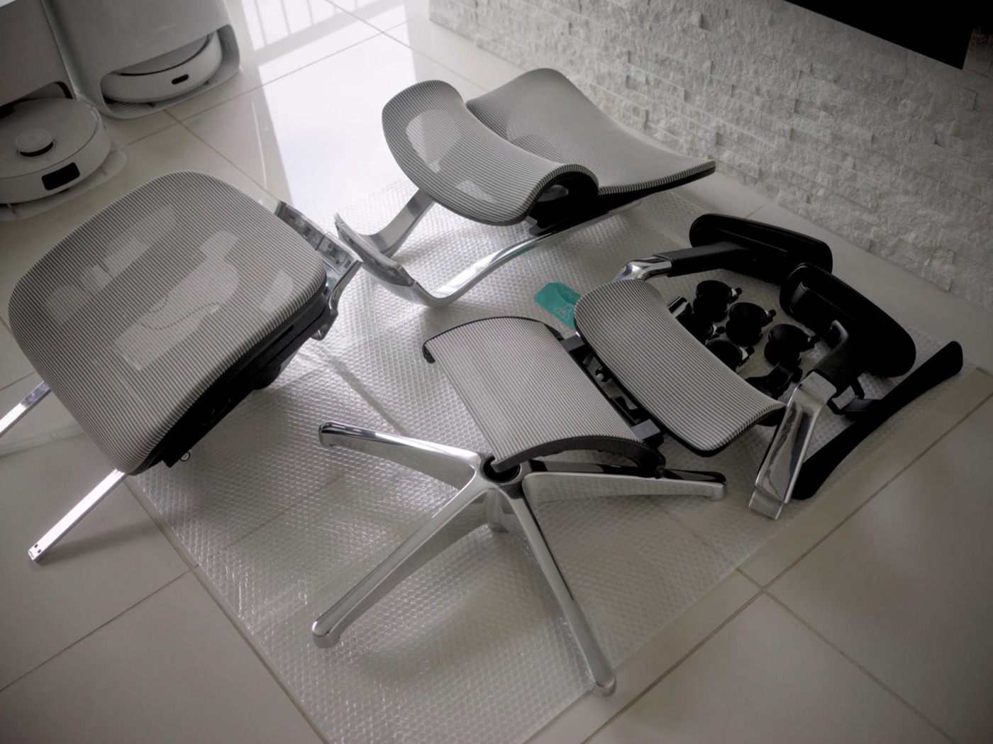 Cofo Chairはしっかり作られていますが恐ろしく重い...パーツ1つ1つも大きいです