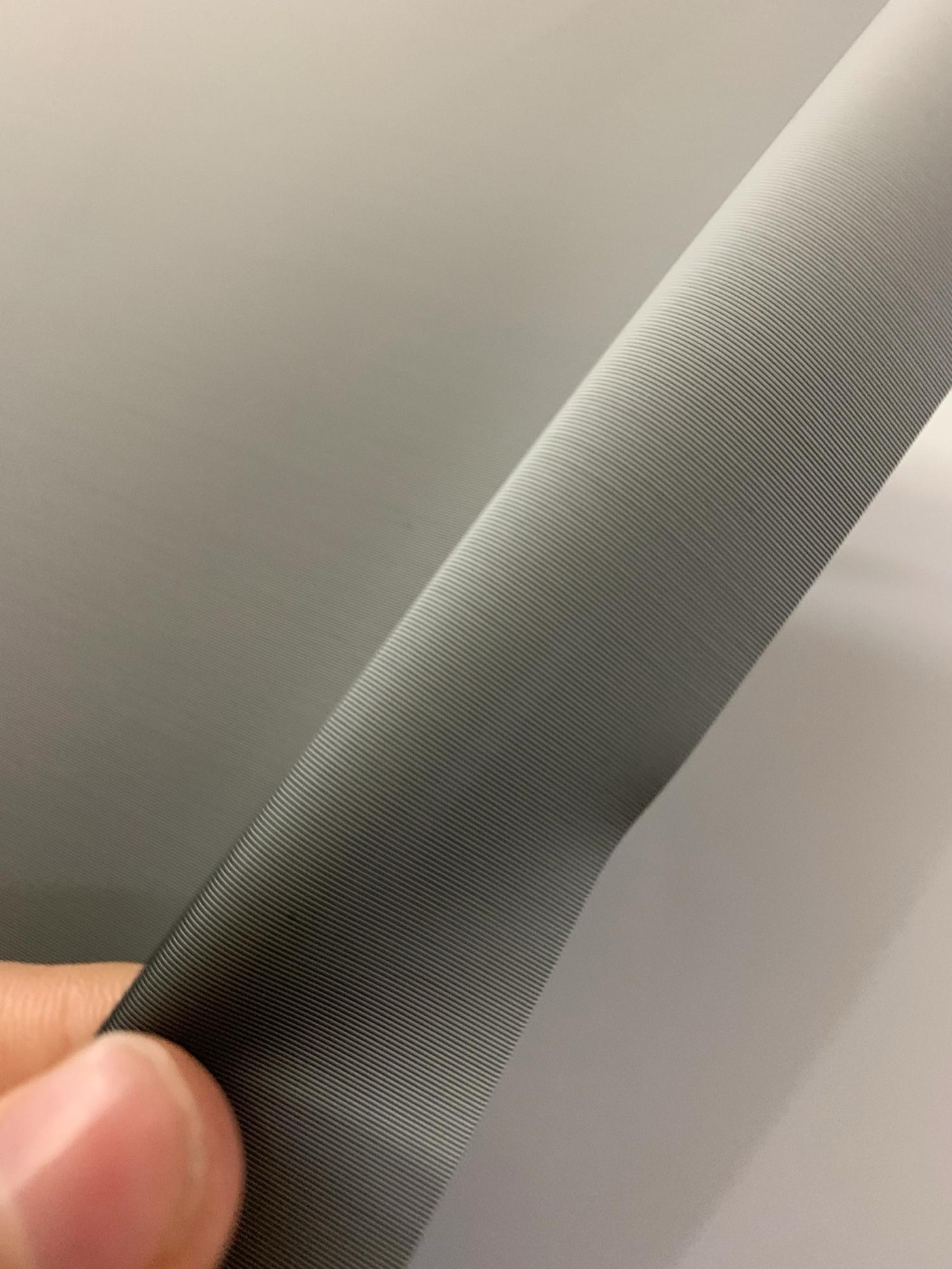 下からの光だけを届ける素材もプロジェクターによっては選べる