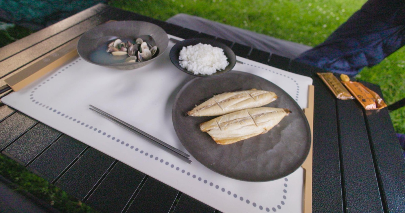 ほぼ全て自動調理で塩鯖と蛤の吸い物、ご飯ができる。キャンプでこれができるのは最高
