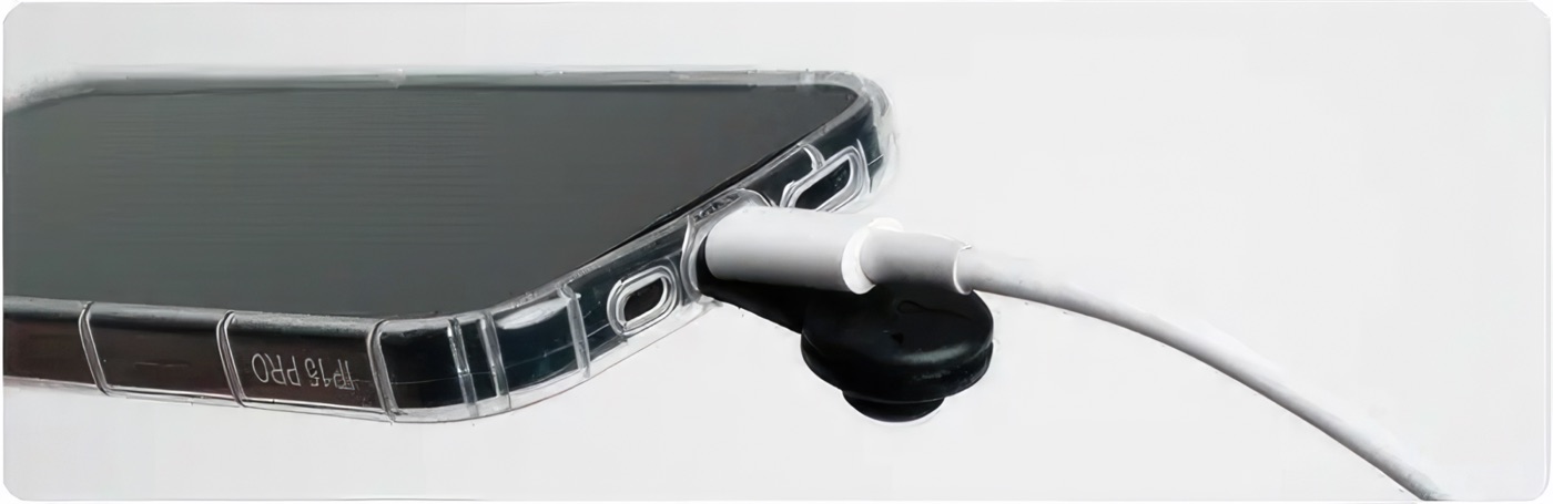 ホルダーをつけてもそのまま充電可能