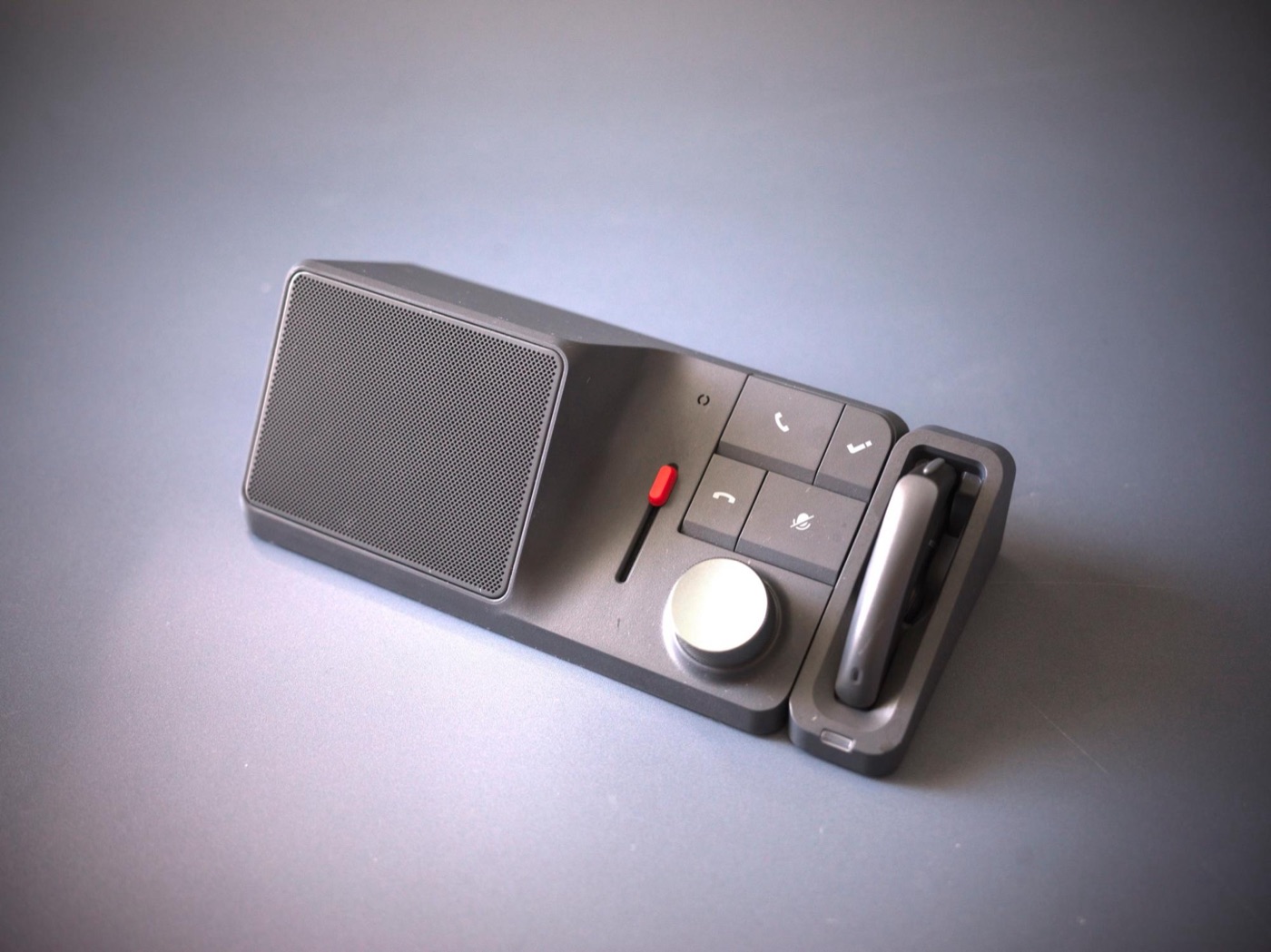 一方でHiDockは常にそこにあって電源供給されている状態なので、自宅でリモートワークが多い方には他製品よりも便利に感じてもらえるのではないかなと思いました。