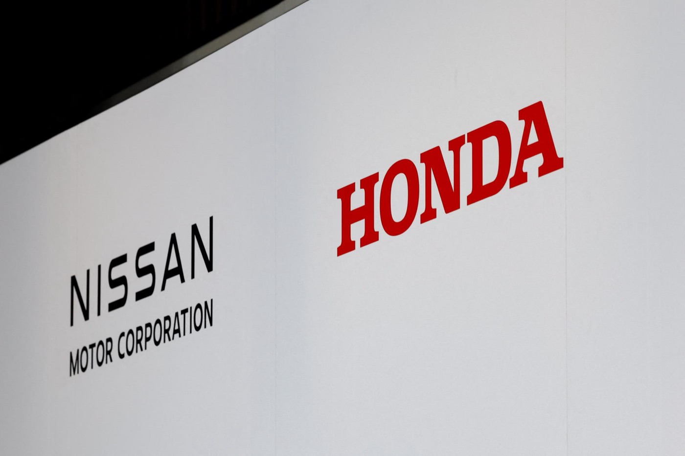 日産はホンダとの統合破談やルノーとの関係、三菱の低迷といった課題を抱えています。経営の不透明感は依然として残るのが実情です。