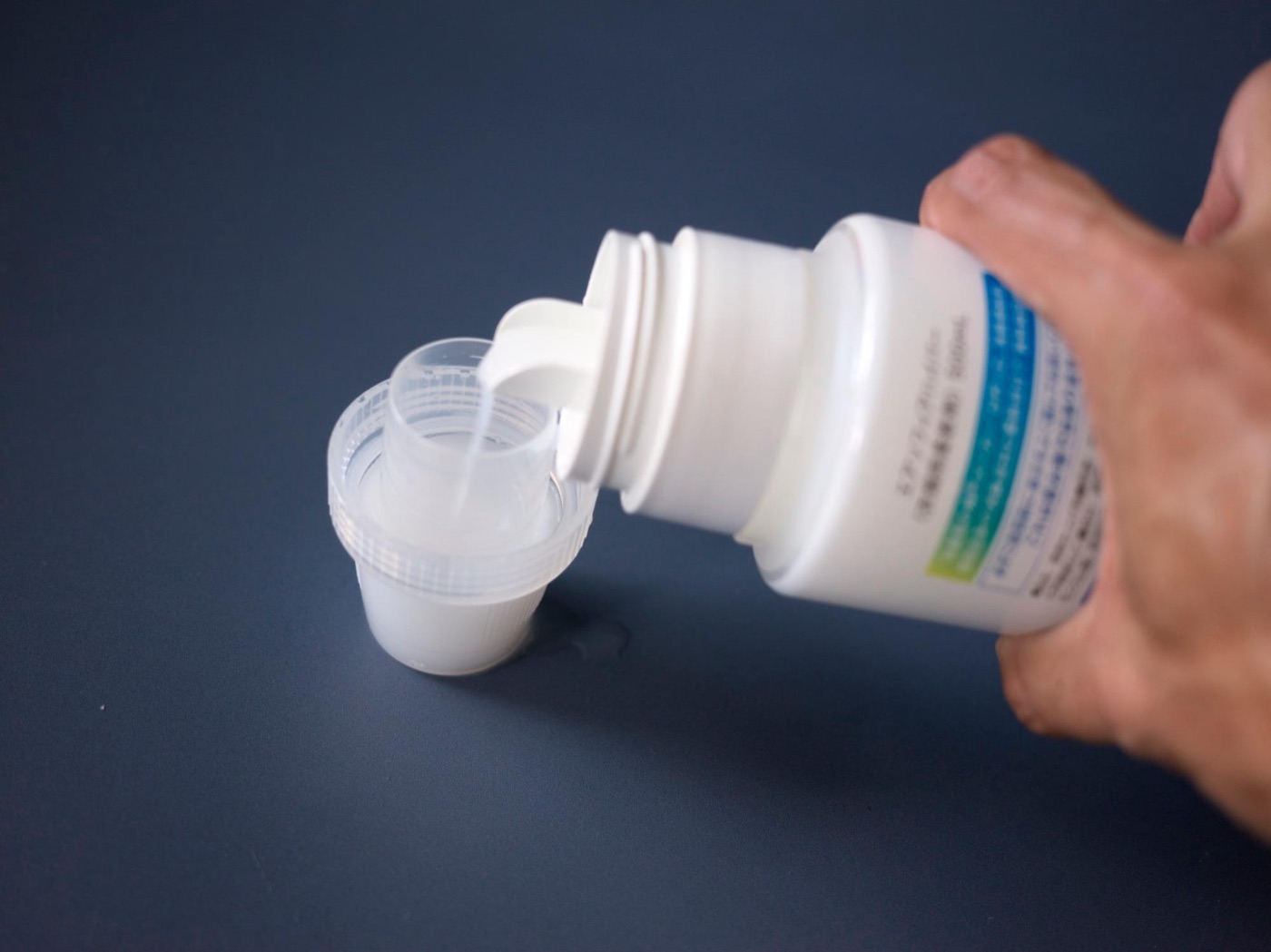 僕も以前は香りのある柔軟剤を使っていましたが、実家に帰ったとき弟から「柔軟剤のニオイがきつい」と言われたことがあります。