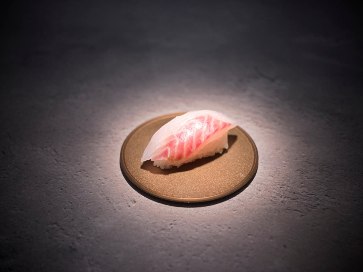 Under light with high color rendering, the food’s true colors come through.