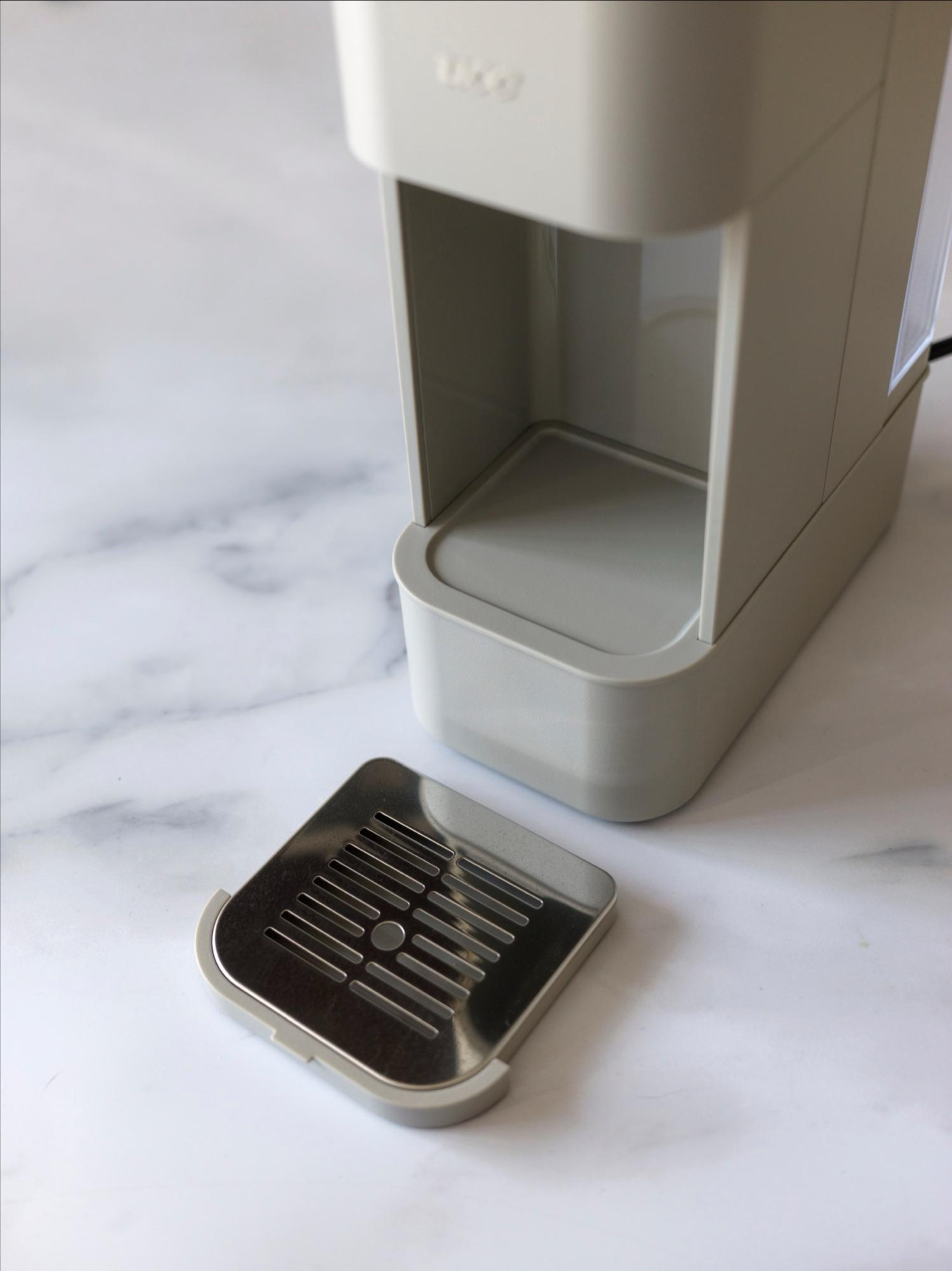 ドリップトレーなども取り外せます。コーヒーマシンは掃除が面倒だと次第に使わなくなりますが、これなら毎日でも苦になりません。