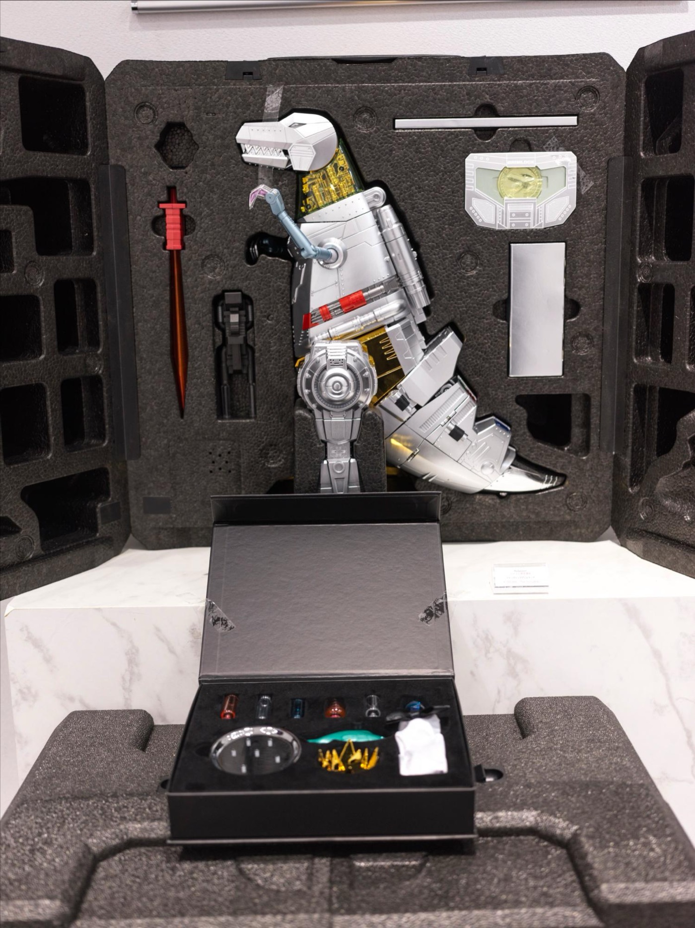 中でもRobosenの技術力を象徴しているのが、フラッグシップ グリムロックです。