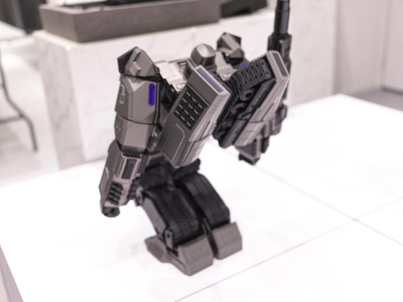 取材中、あまりにも動きが緻密なのでRobosenの方に「ここまで技術を公開して、他社に真似されても大丈夫なんですか?」と聞いてみました。