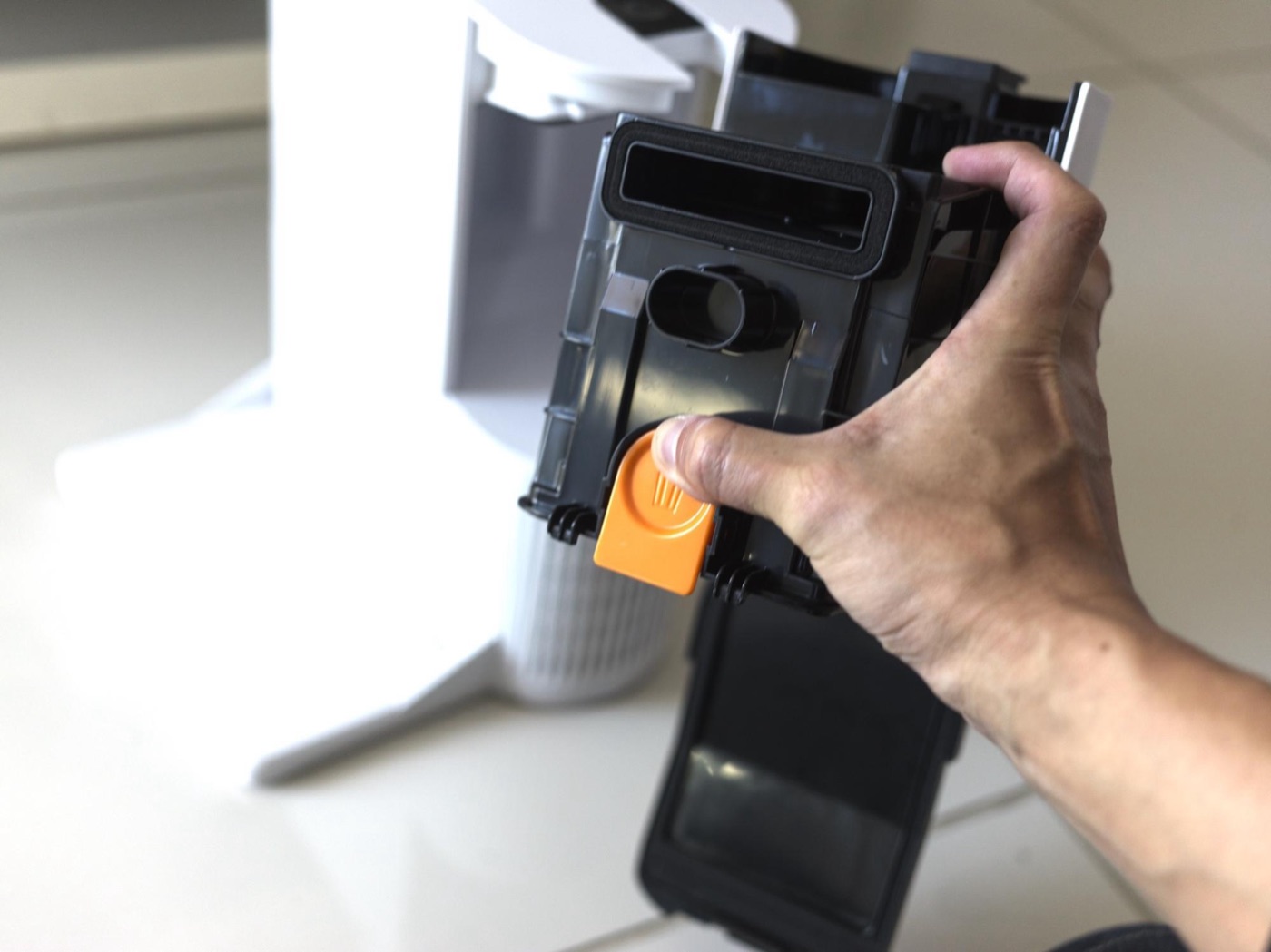 取り外したドックのダスト容器